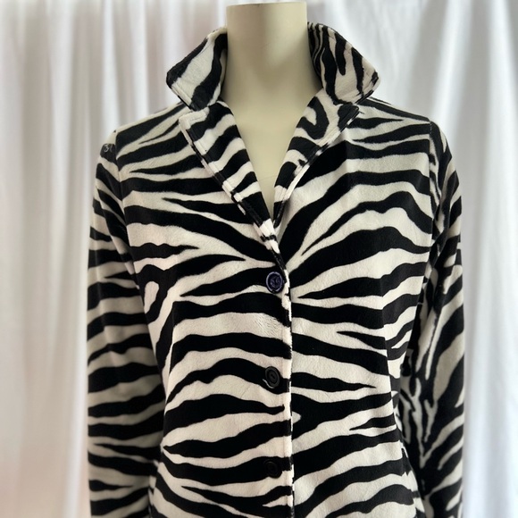 Chic Zebra Patterned Coat - Picture 3 of 11